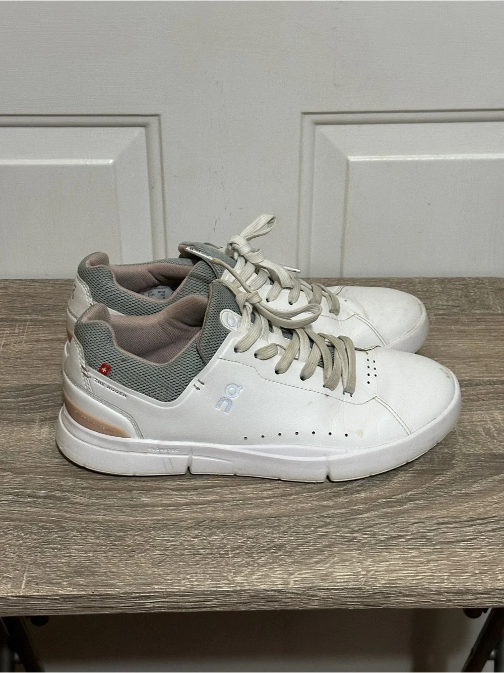 On Running Womens The Roger Cloud White Roseship Casual Run Sneakers Shoe Sz 10